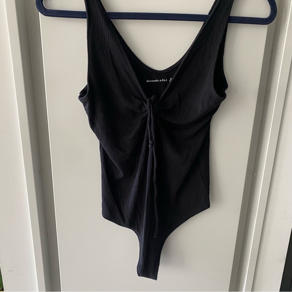 Abercrombie & Fitch | Ribbed Tie-Front Bodysuit | Size M - Picture 3 of 8